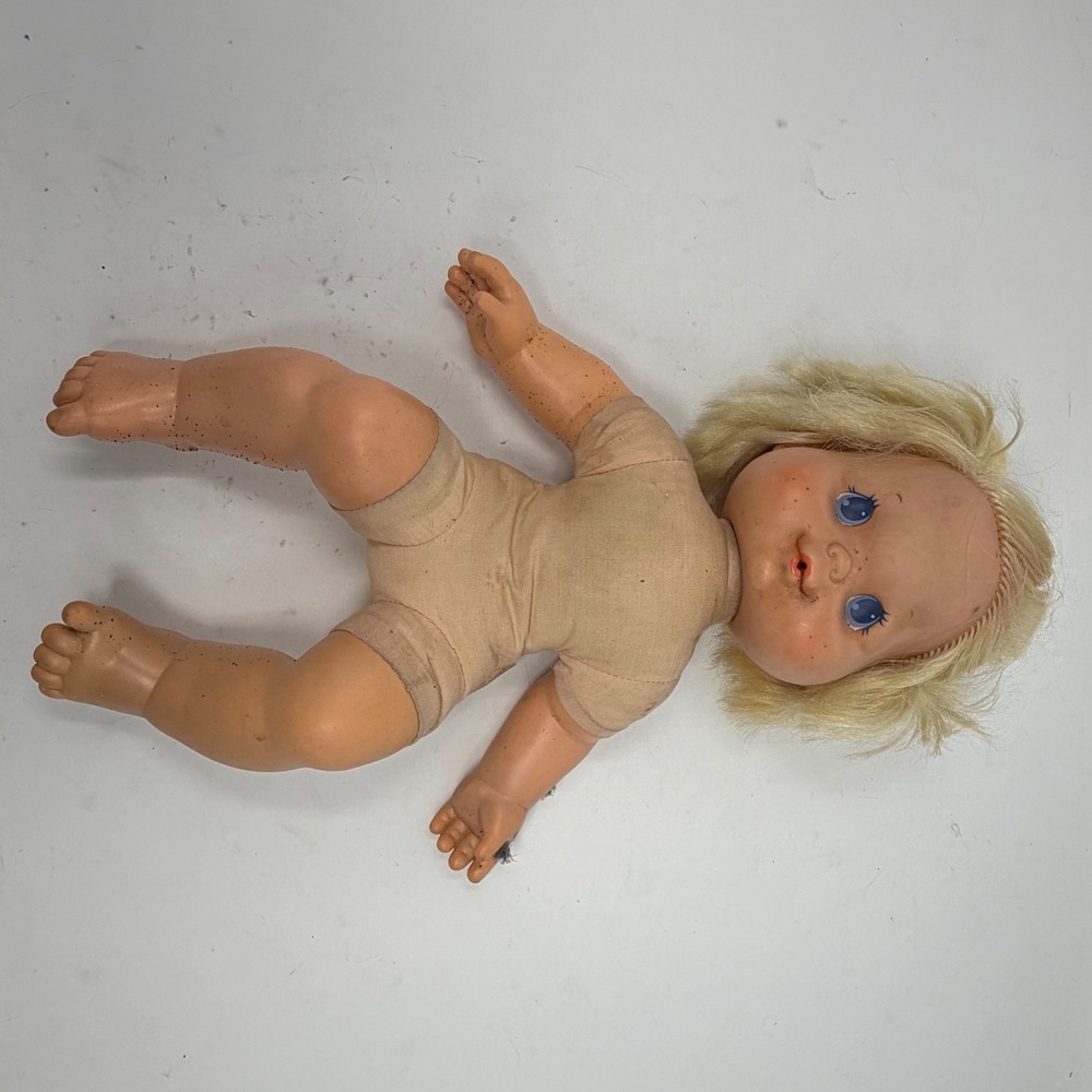 Vintage 1984 Kenner American Greetings Baby Doll Blonde Blue Eyes 26010
